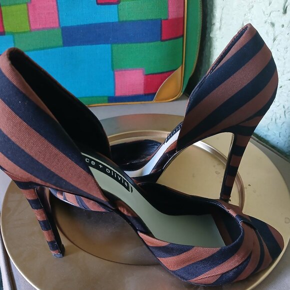Alice Olivia  Gigi Stripe Heels - Picture 7 of 9